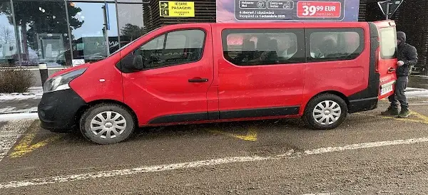 Masina de 9 locuri se returneaza la aeroport Suceav
