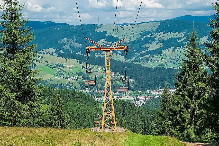 Vatra Dornei - telescaun si panorama spre muntii din zona