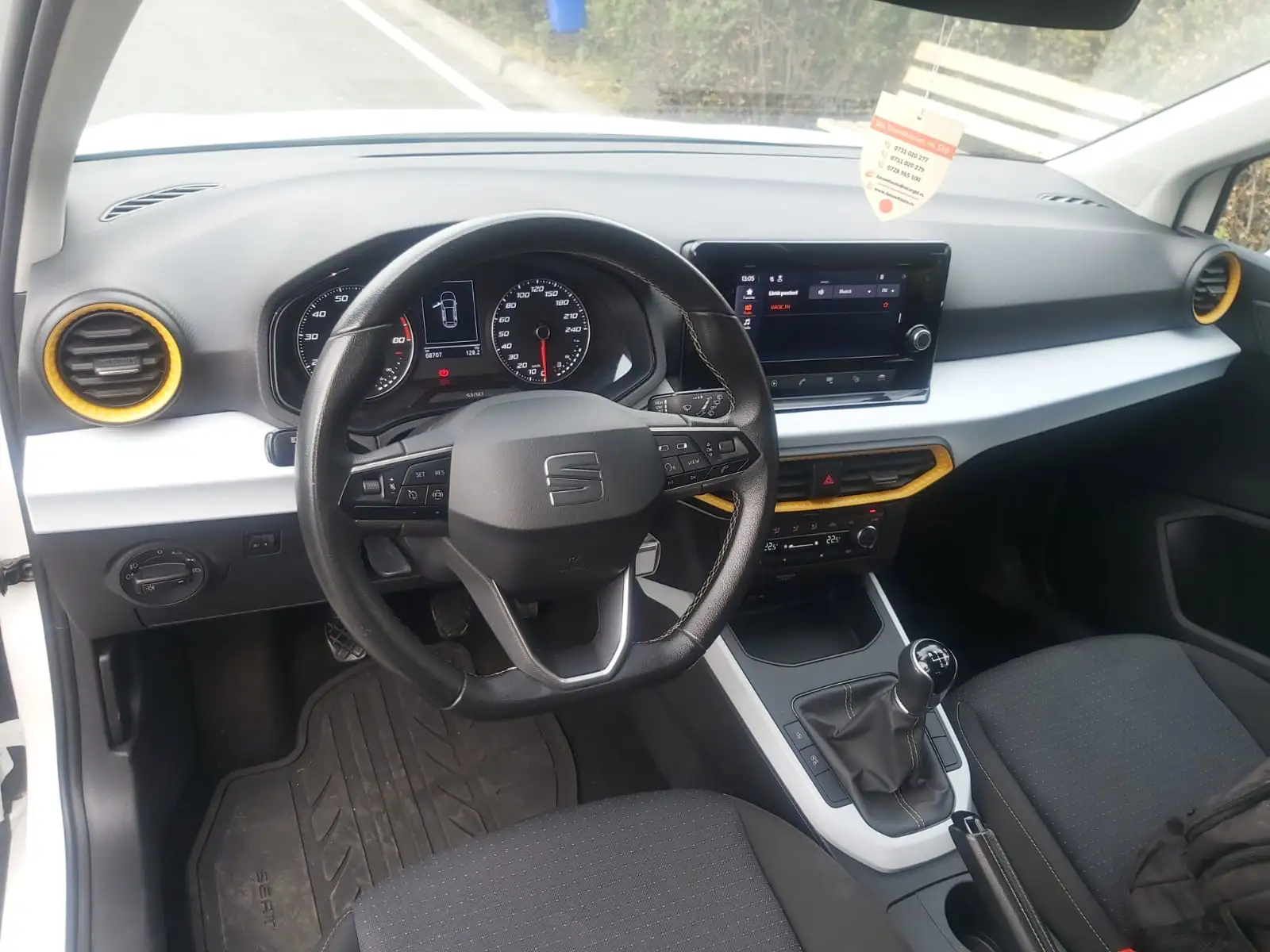 Seat Arona - Viocars - masina de inchiriat la pret mic