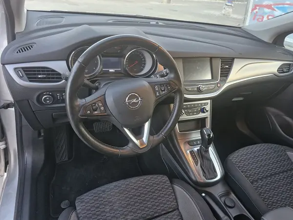 opel astra stw automat de inchiriat la aeroport iasi