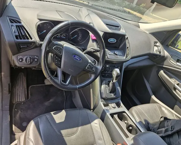 Ford Kuga 4x4 masina de inchiriat Iasi