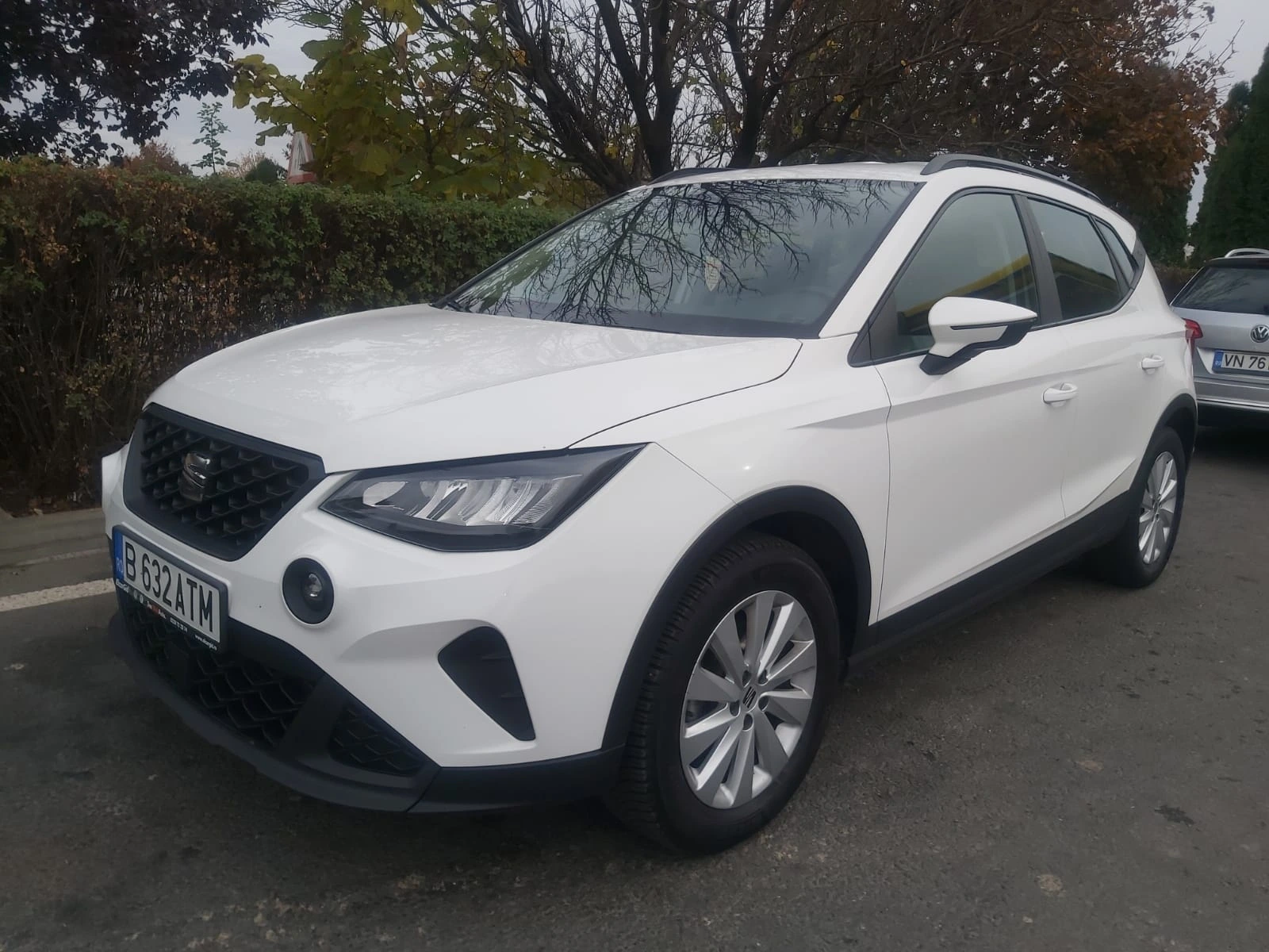 Seat Arona de inchiriat Viocars masina noua SUV cu garda la sol mare