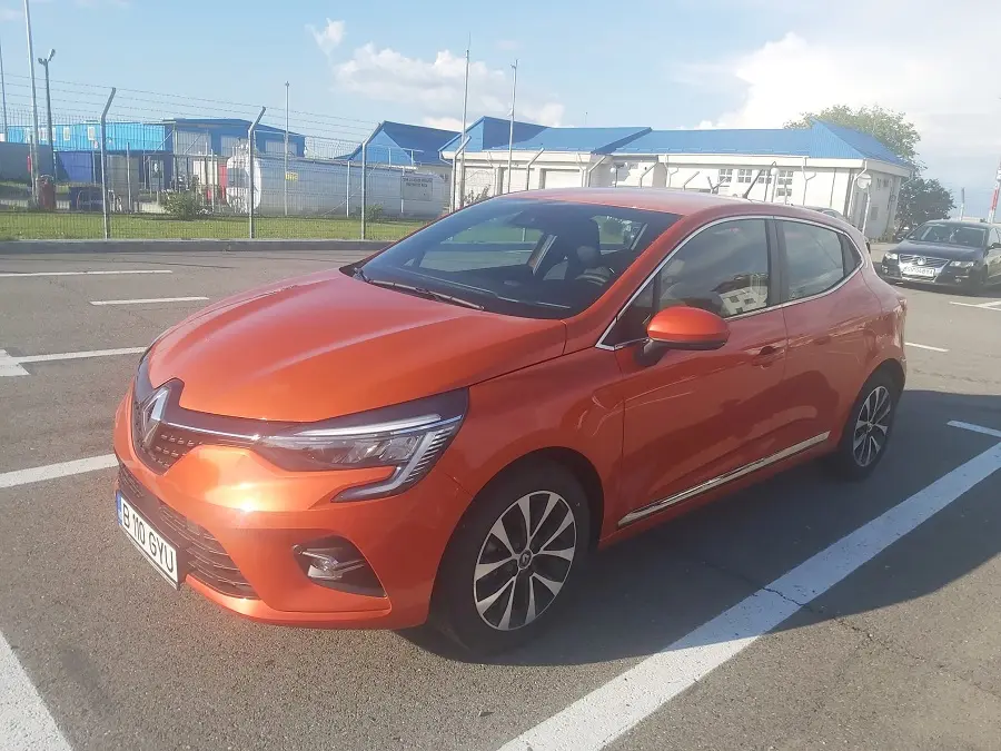 inchirieri auto iasi aeroport renault clio automat