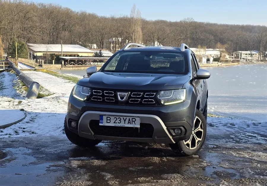 Dacia Duster 4x4 inchiriata la Aeroport Iasi pe zapada – masina sigura de iarna