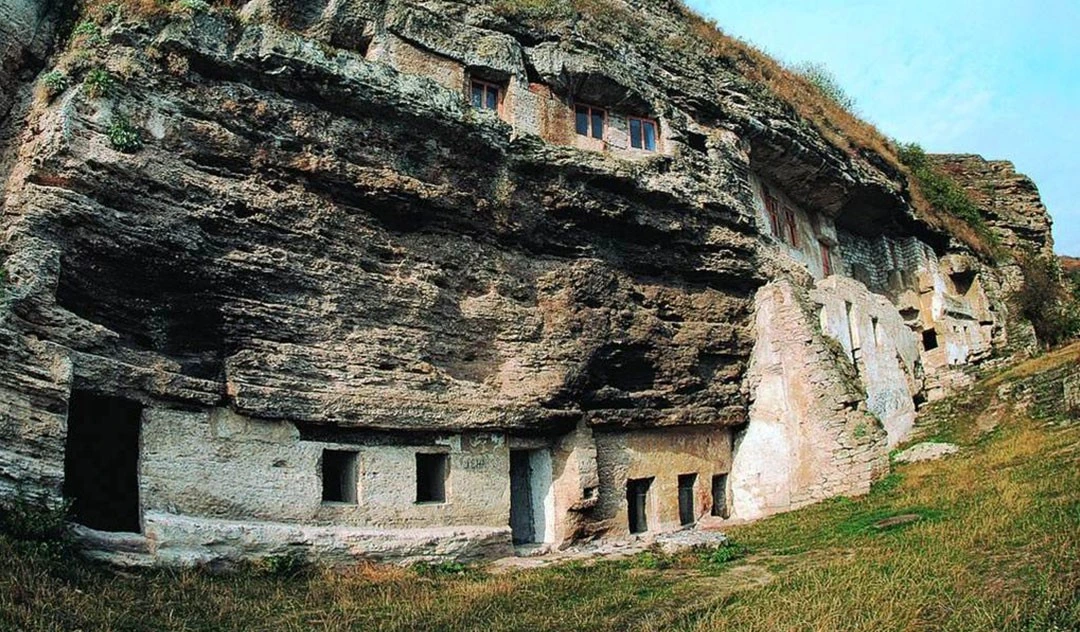 Manastirea Tipova manastire rupestra Nistru